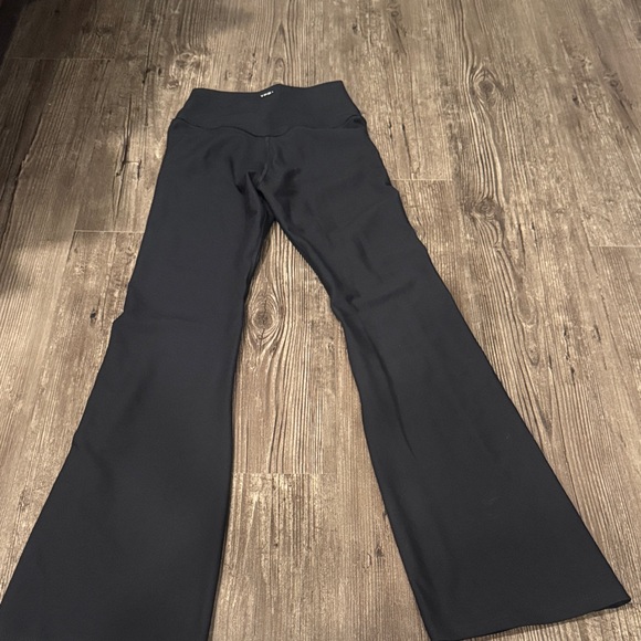Abercrombie YPB Black Flared Yoga Pants - Picture 2 of 4